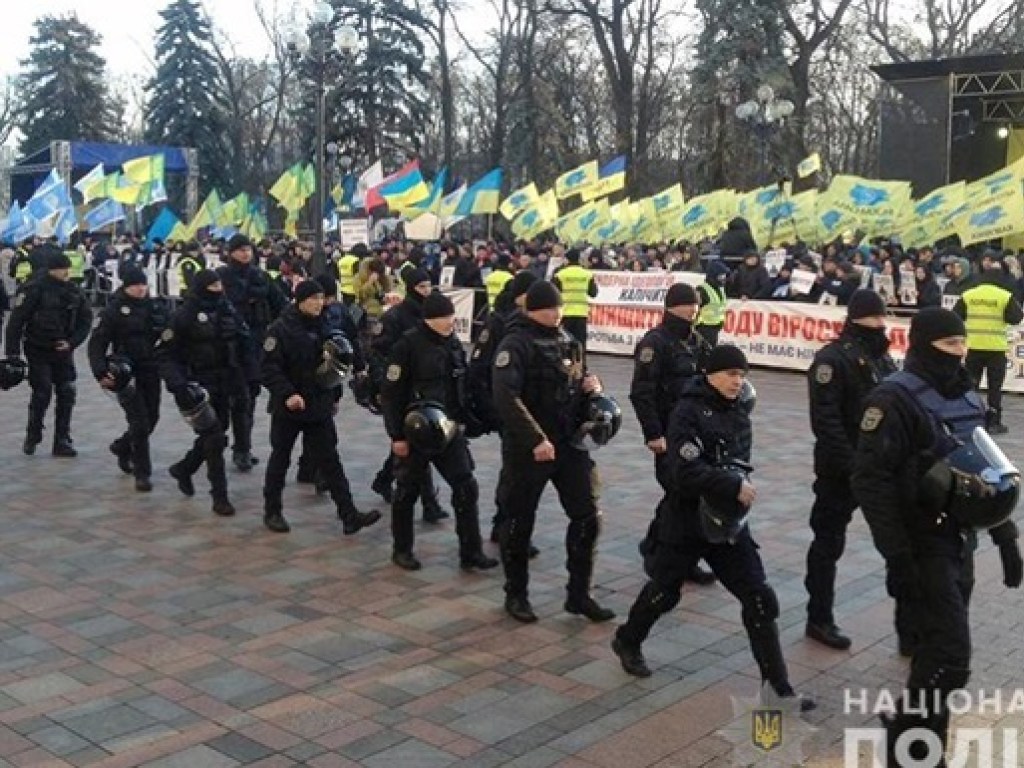В центре Киева находится около тысячи правоохранителей из-за возможных протестов