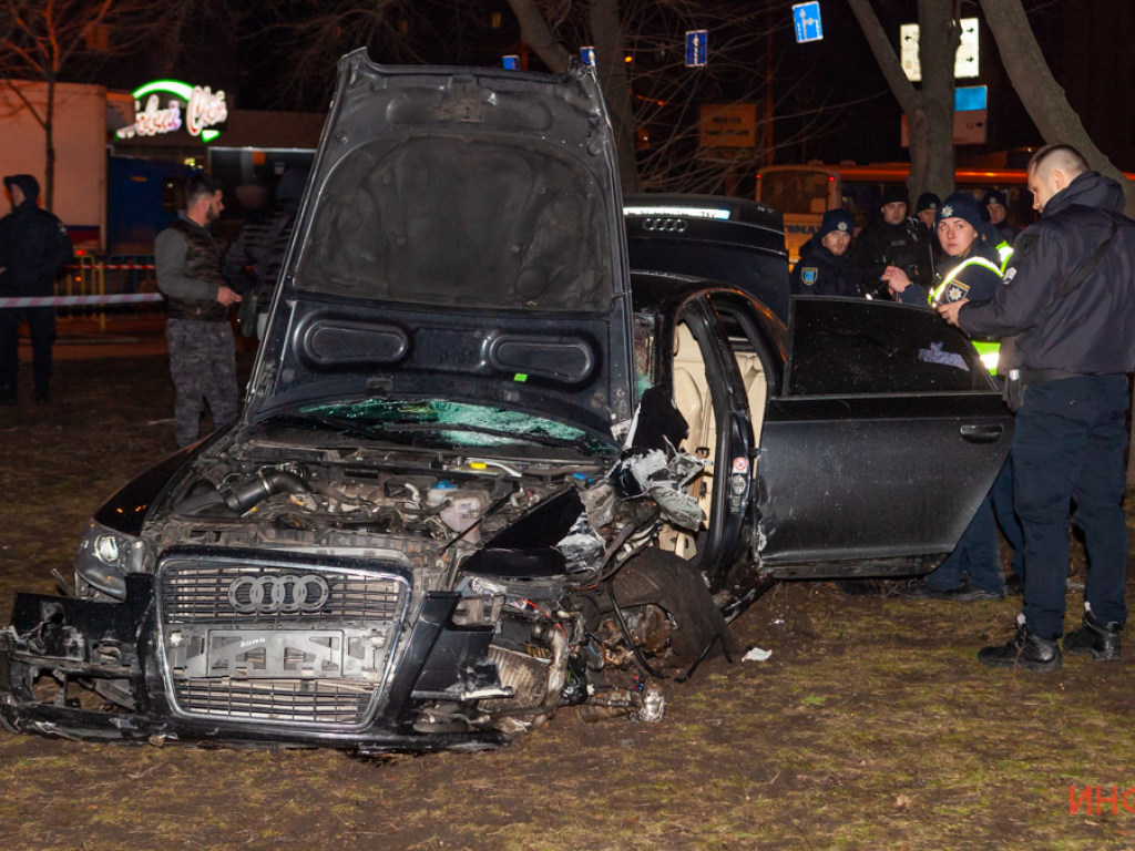 Пытаясь скрыться от патрульных, в Днепре пьяный водитель Audi сбил пешеходов (ФОТО, ВИДЕО)