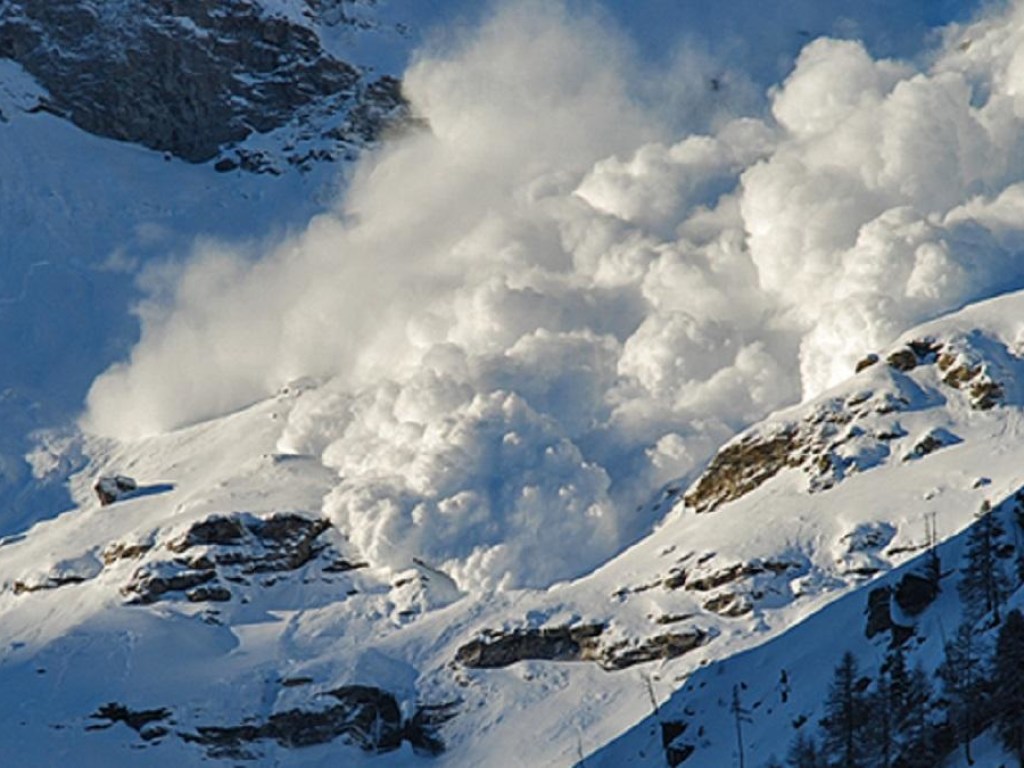 Сегодня в Карпатах ожидается значительная опасность схождения снежных лавин &#8212; ГСЧС