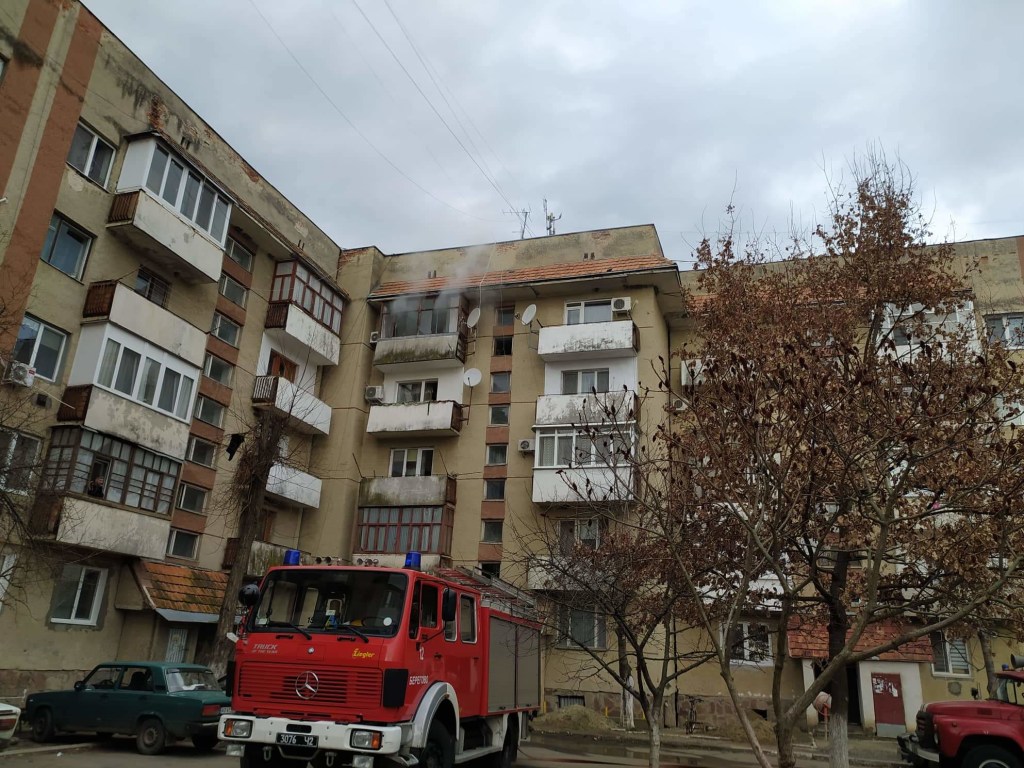 На Закарпатье горела квартира в многоэтажке (ФОТО)