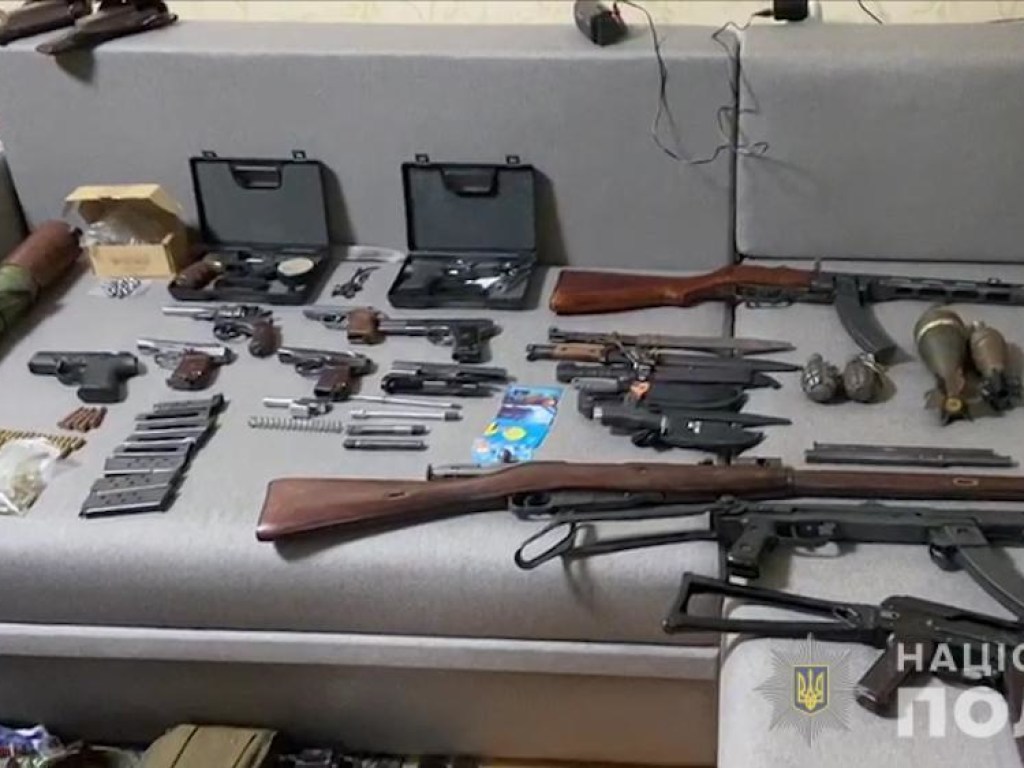 В Одессе мужчина получал посылки с оружием из зоны ООС (ФОТО)