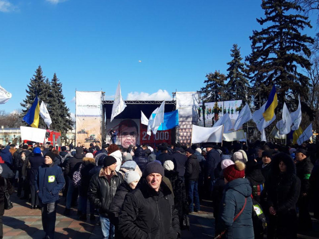 Тысячи аграриев требуют отставки главы НАБУ Сытника в центре Киева (ФОТО, ВИДЕО)