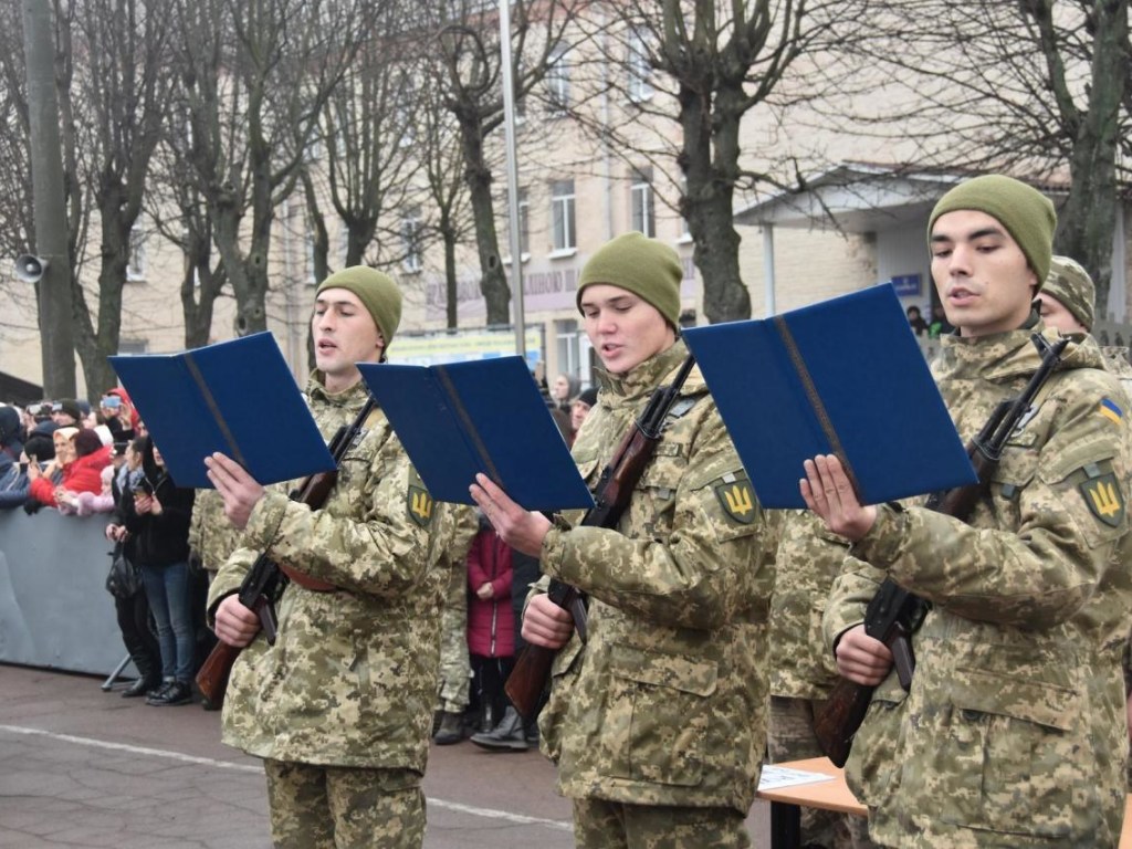 Не смогут взять кредит и выехать за границу:  украинцев за уклонение от призыва в армию будут наказывать
