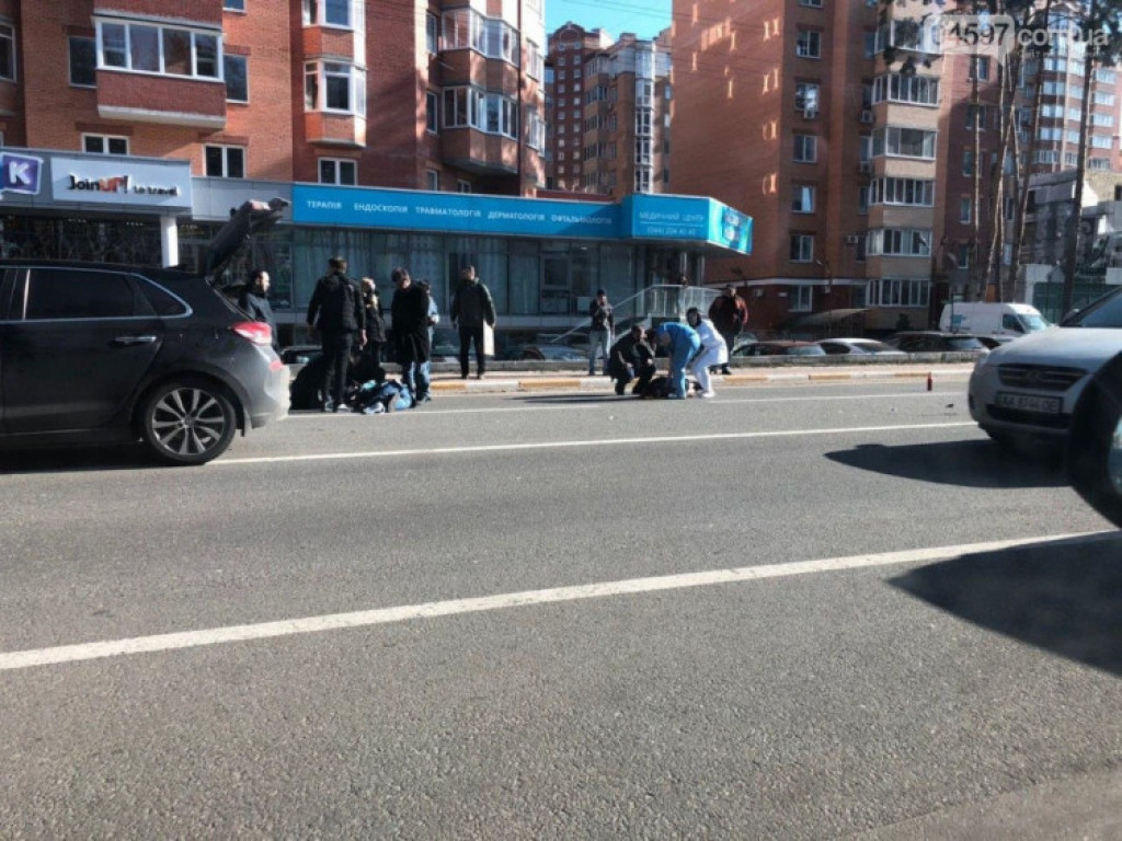 Под Киевом машина сбила двух девушек: состояние пострадавших тяжелое (ФОТО)