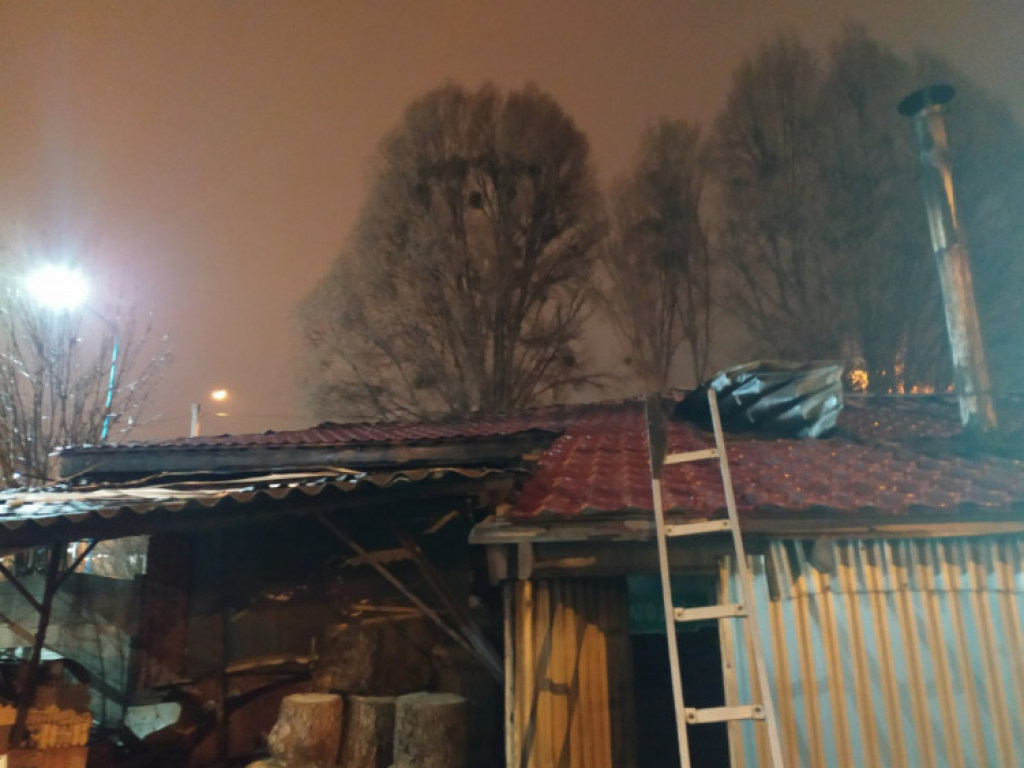 В Харькове из-за проблем с проводкой сгорело кафе (ФОТО)