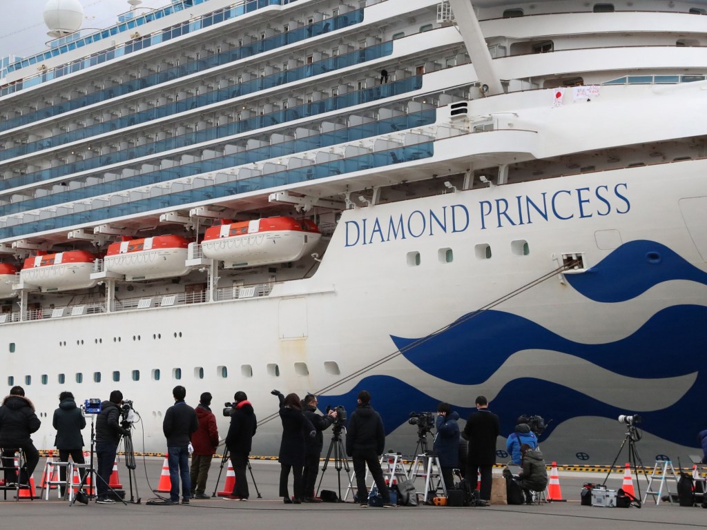 Двое пассажиров Diamond Princess умерли от коронавируса