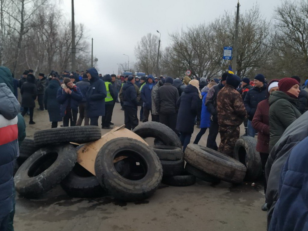 «Позор! Бросите своих людей в беде?»: украинцы в Сети призвали остановить протесты и принять эвакуированных из Китая