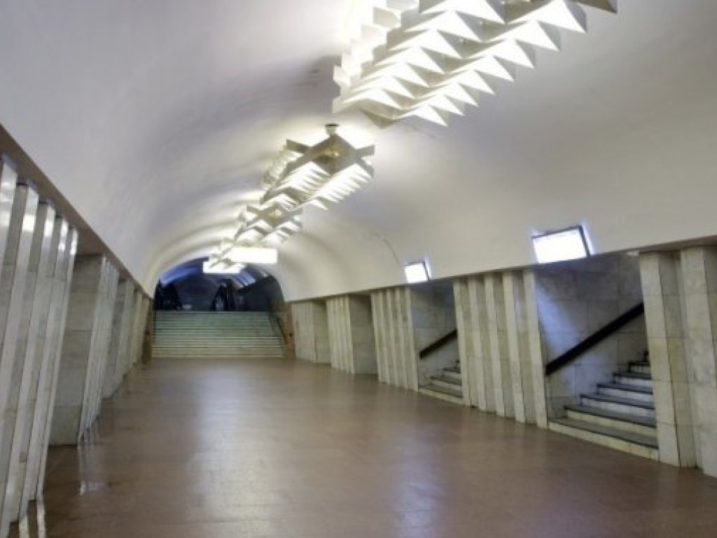 Мужчина упал на платформу: в метро в Харькове умер человек (ФОТО)