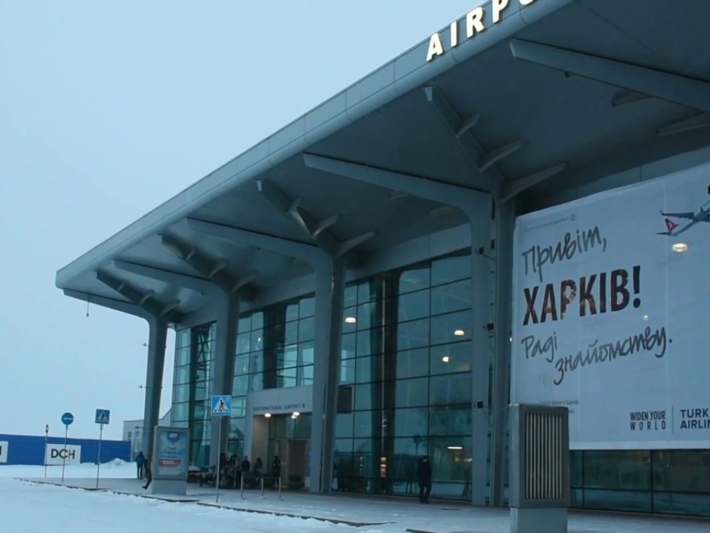 В харьковском аэропорту якобы из-за тумана отменяют и задерживают рейсы