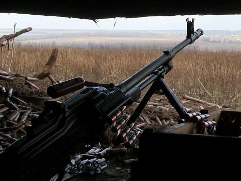 Сутки на Донбассе: 8 обстрелов, без потерь