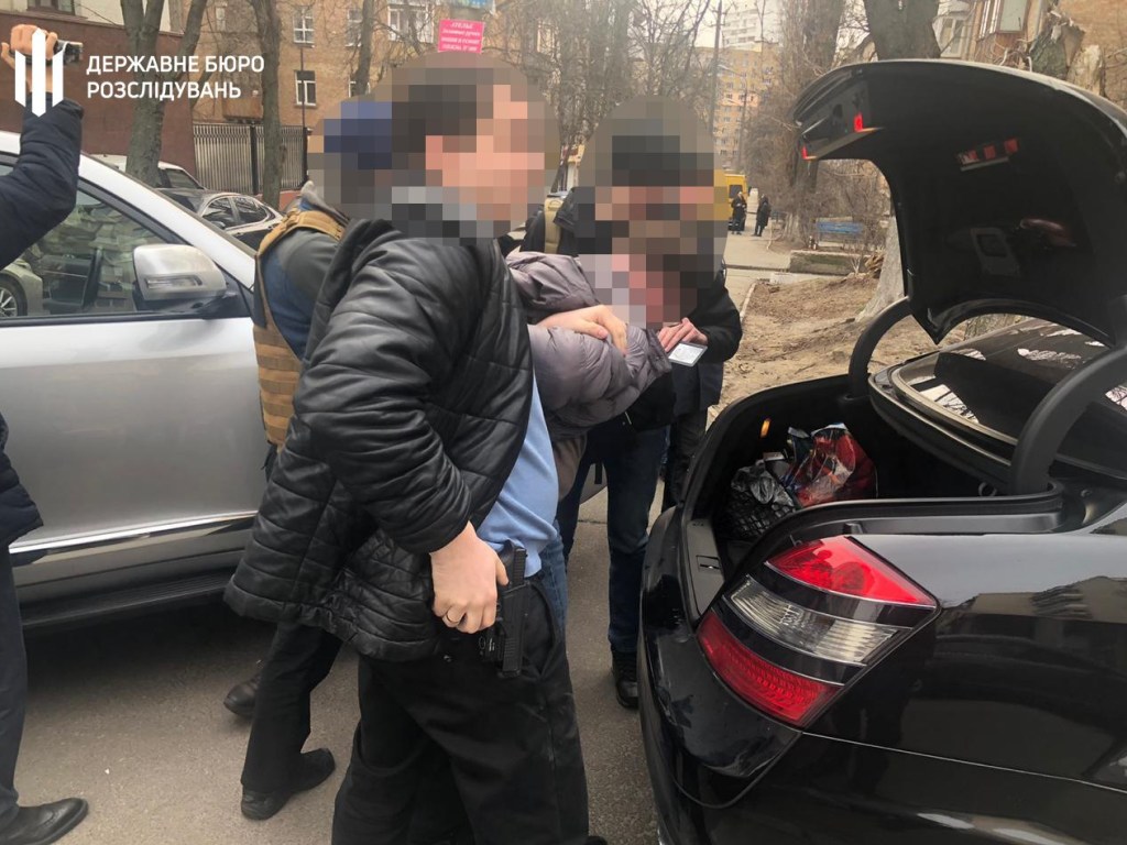 В Киеве задержали директора госпредприятия на взятке в полмиллиона гривен (ФОТО)