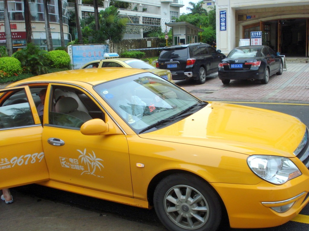 Таксист нашел оригинальный способ защиты от коронавируса (ФОТО)