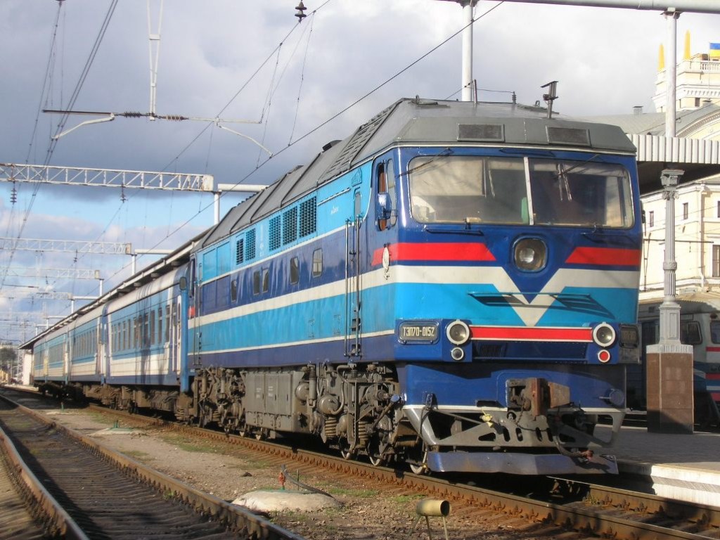 В Запорожской области мужчину сбил поезд