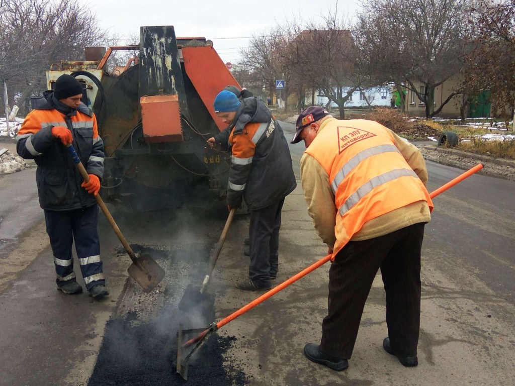 Погода помогла «Укравтодору» начать ремонт дорог в 14 областях