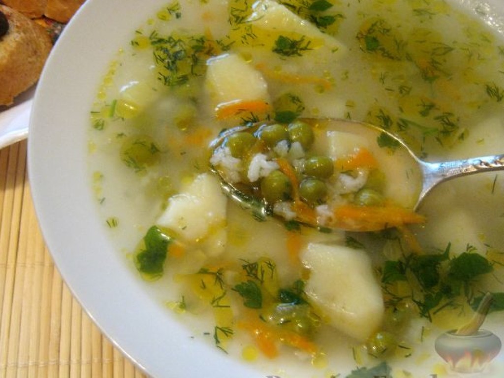Суп с капустой и консервированным горошком