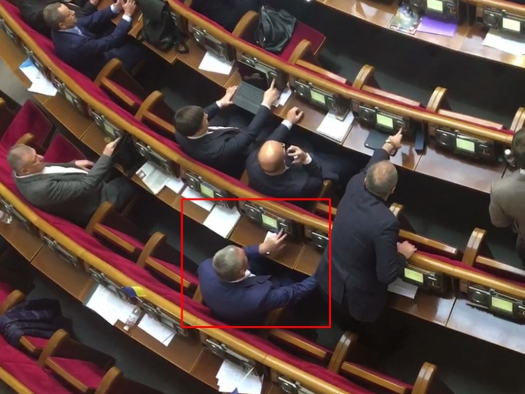 У генпрокурора сообщили о расследовании в отношении депутата-«кнопкодава»