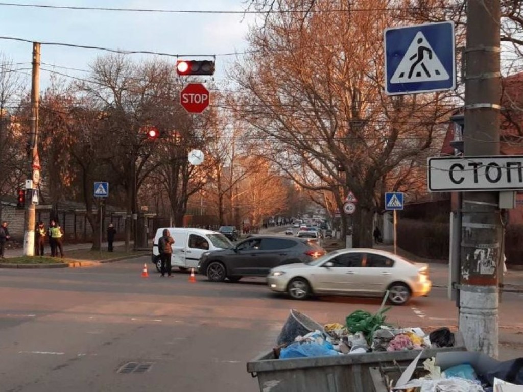 В центре Николаева столкнулись авто майора полиции и экс-депутата горсовета (ФОТО, ВИДЕО)