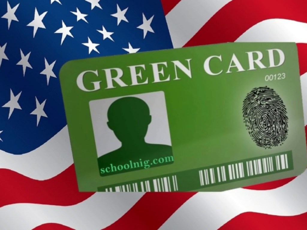 В США ужесточили выдачу грин-карт: мигрантам не следует рассчитывать на выдачу государственного пособия