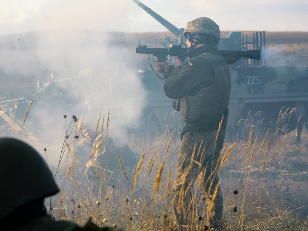 На Донбассе противники 13 раз обстреляли позиции ВСУ, потерь нет