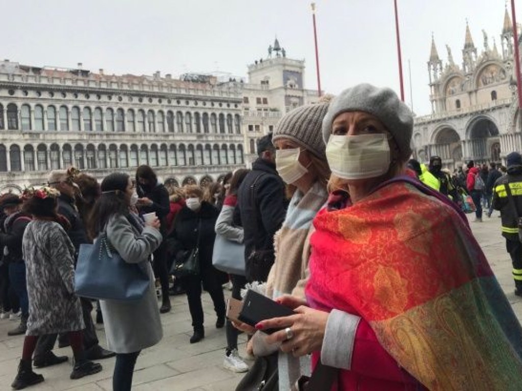 Из-за угрозы распространения коронавируса в Венеции отменили карнавал