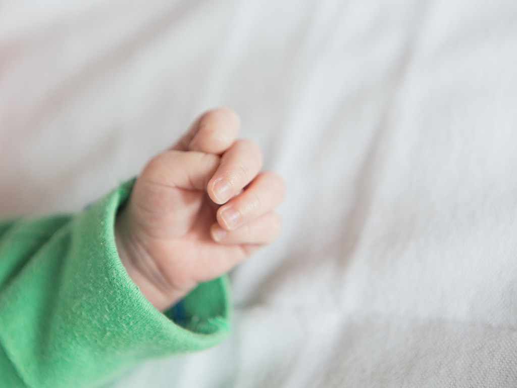 Младенец находился в тяжелом состоянии: в Черкассах женщина в домашних условиях родила мальчика