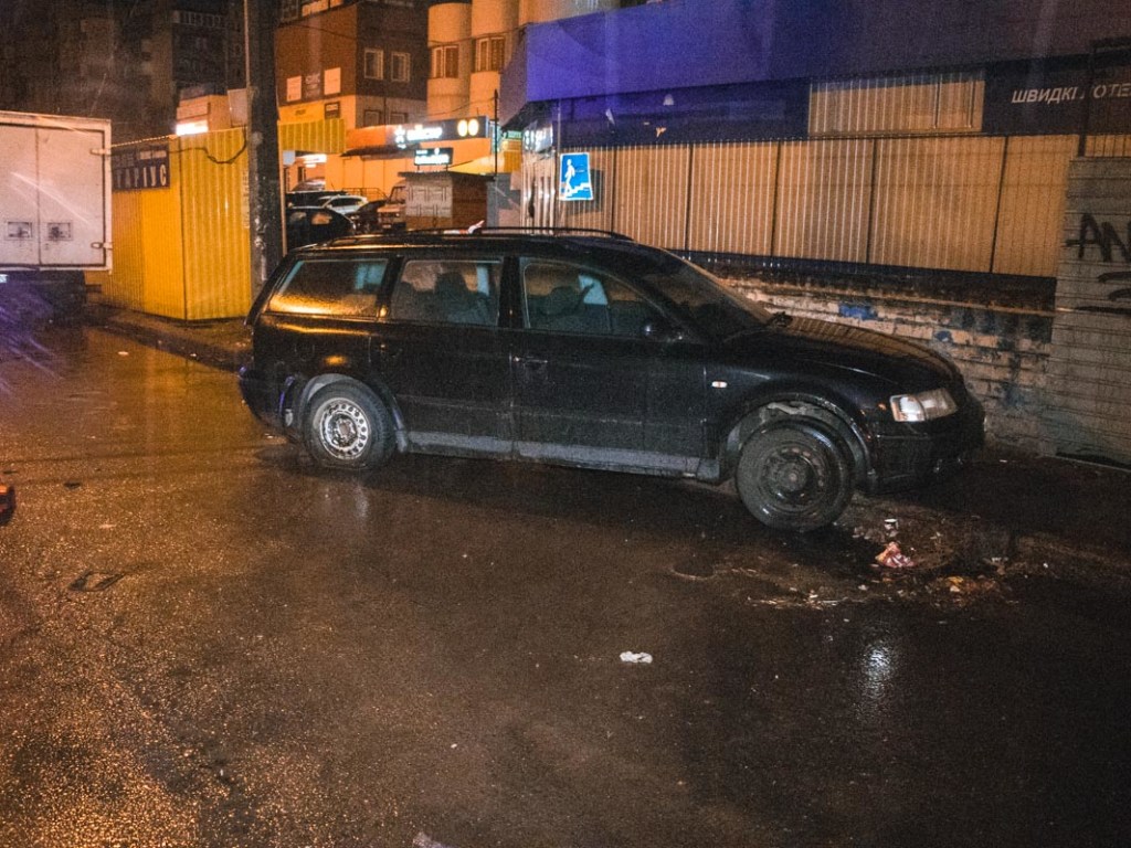 На Троещине в Киеве таксист на Dacia врезался в Volkswagen: есть пострадавшие (ФОТО, ВИДЕО)