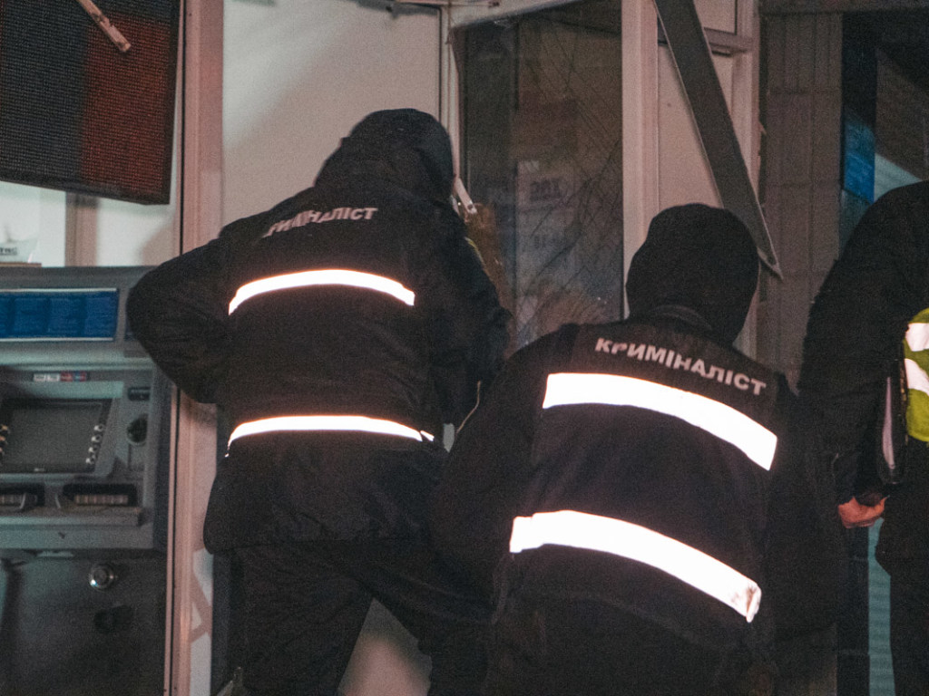 Ночью на Троещине в Киеве произошел взрыв в отделении банка (ФОТО, ВИДЕО)