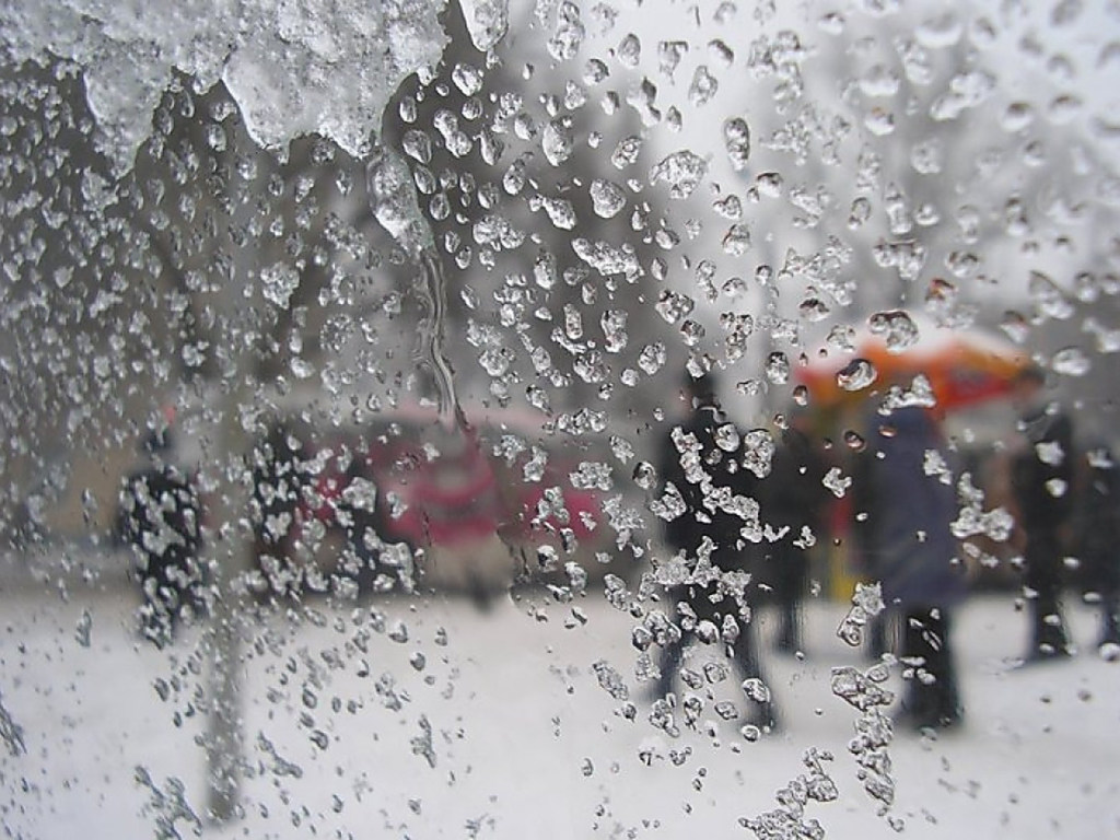 Погода на 25 февраля: в регионах Украины ожидаются дожди и сильный ветер