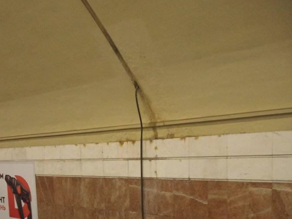 В Киеве «заплакала» станция метро Житомирская: стало известна причина подтеков в подземке (ФОТО)