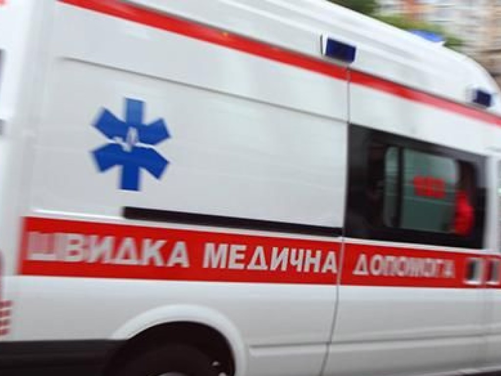 Пьяный житель Харькова бросался на машину «скорой помощи»