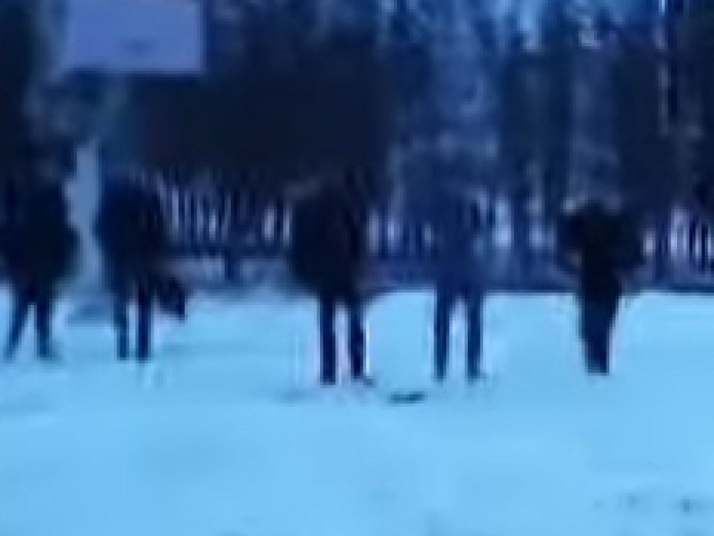 В Харькове подростки устроили кулачные бои на стадионе: появилось видео