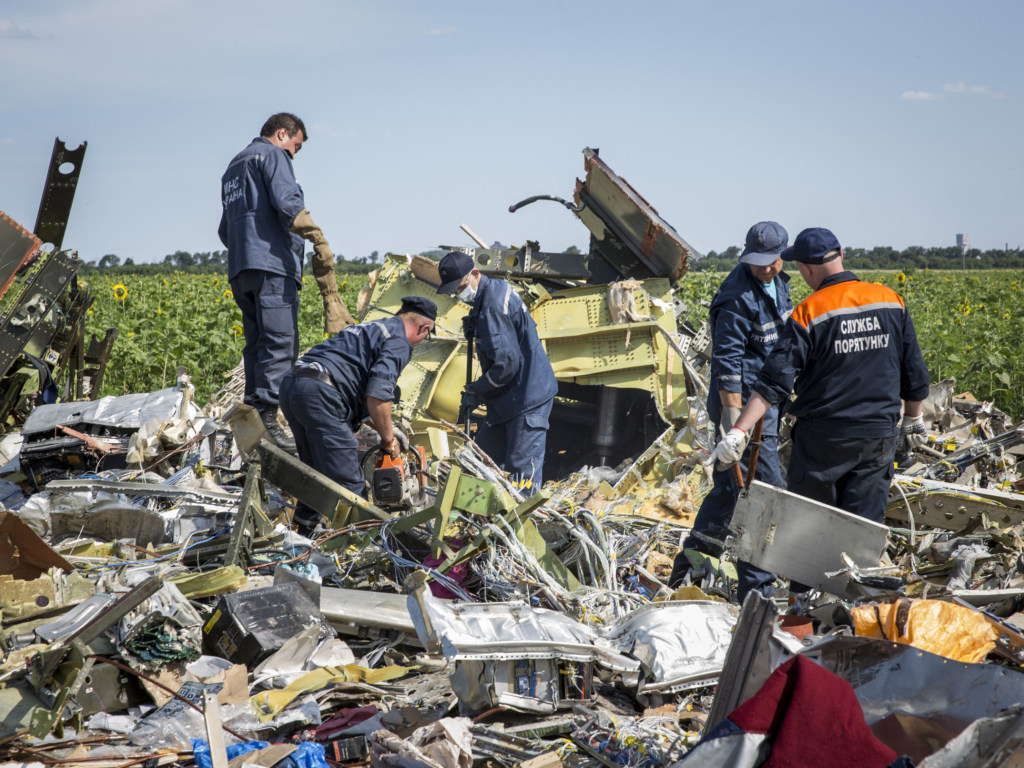 Борт МН17 был направлен украинскими диспетчерами в зону, где ведутся военные действия &#8212; эксперт