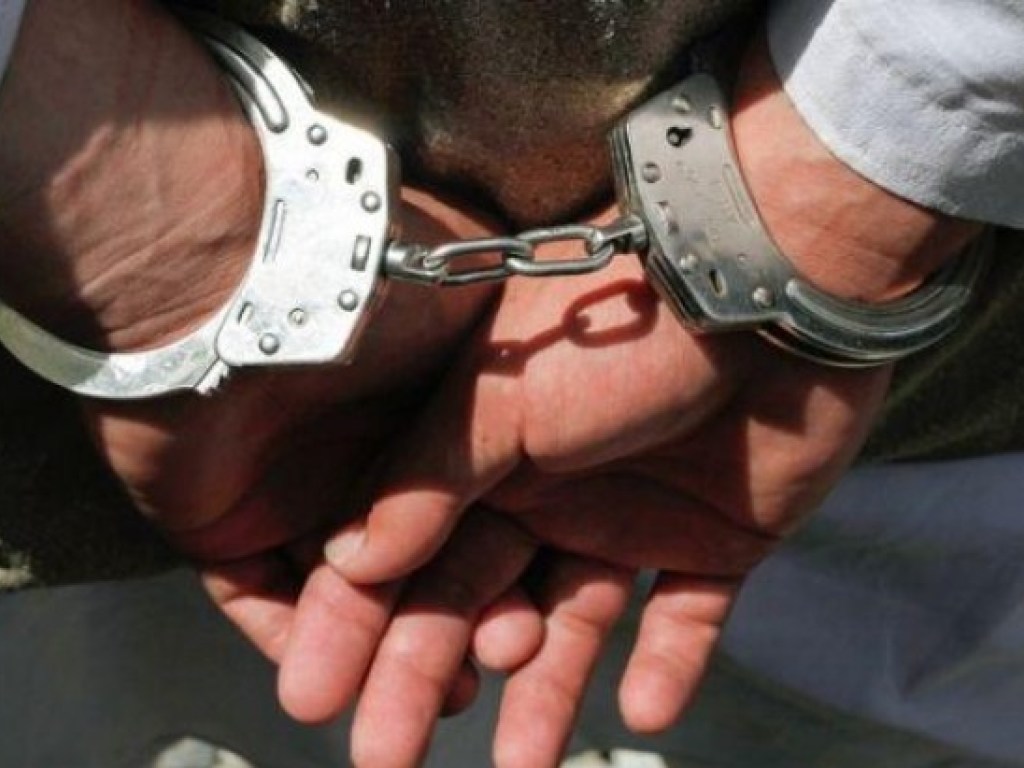 23-летний житель Винницкой области избил и ограбил своего пьяного гостя