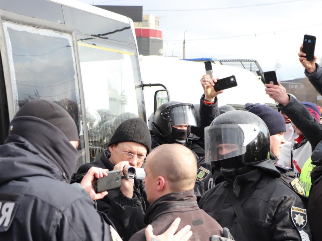 Столкновения на харьковском рынке «Барабашово»: полиция задержала более 50 человек (ФОТО, ВИДЕО)