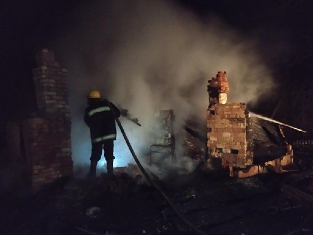 На Волыни сгорел деревянный дом: погибли двое детей (ФОТО)