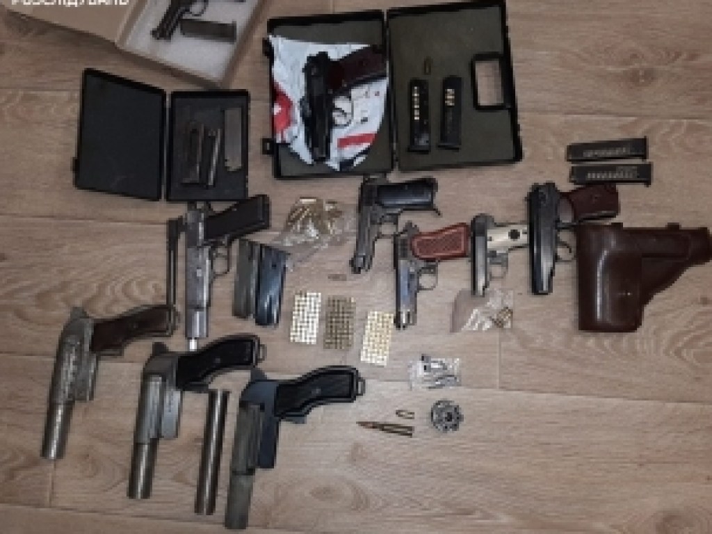 Чиновник из ГСЧС торговал оружием в Запорожской области (ФОТО)