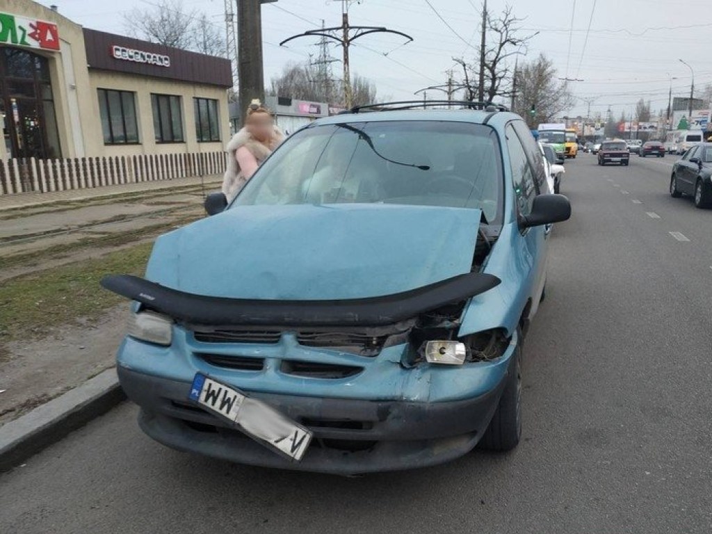 Автоледи за рулем Dodge протаранила Opel в Николаеве (ФОТО)