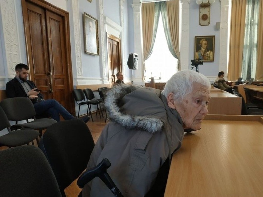 81-летней жительнице Николаева горсовет 58 раз отказывает в месте под инвалидные коляски (ФОТО)