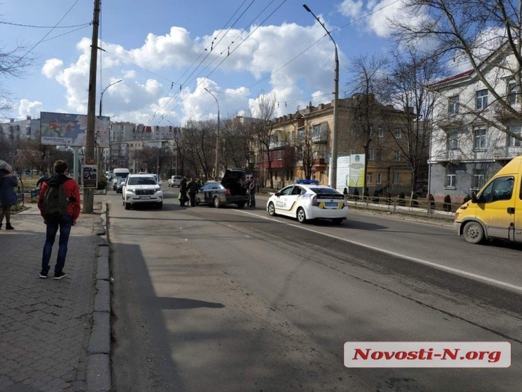 В Николаеве произошло ДТП с участием трех автомобилей (ФОТО)