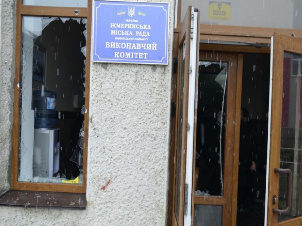 Штурм горсовета Жмеринки: полиция задержала двух депутатов