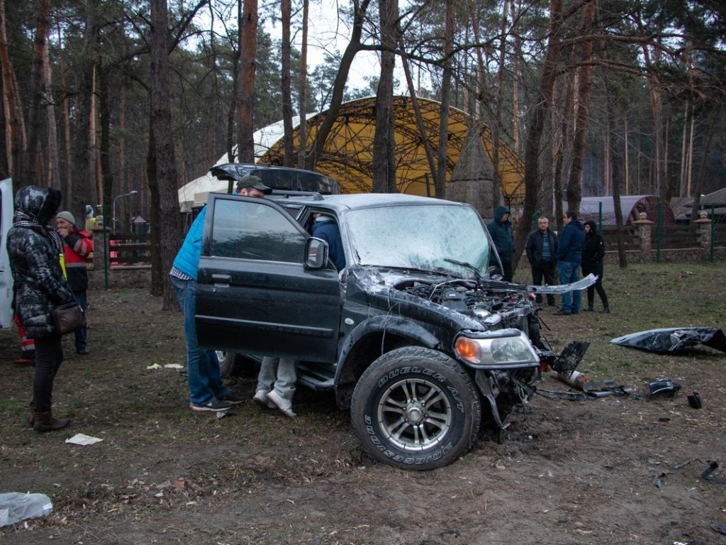 В Дарницком районе Киева столкнулись Audi и Mitsubishi: есть жертвы, водитель умер (ФОТО, ВИДЕО)