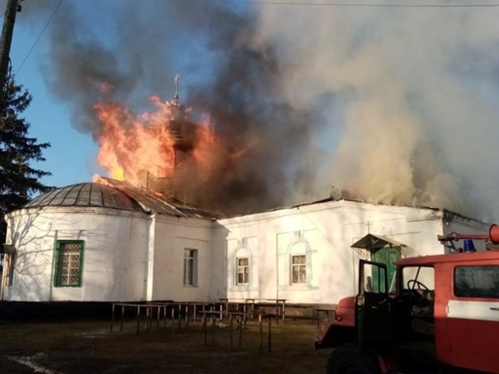 В Черниговской области горел мужской монастырь (ФОТО)