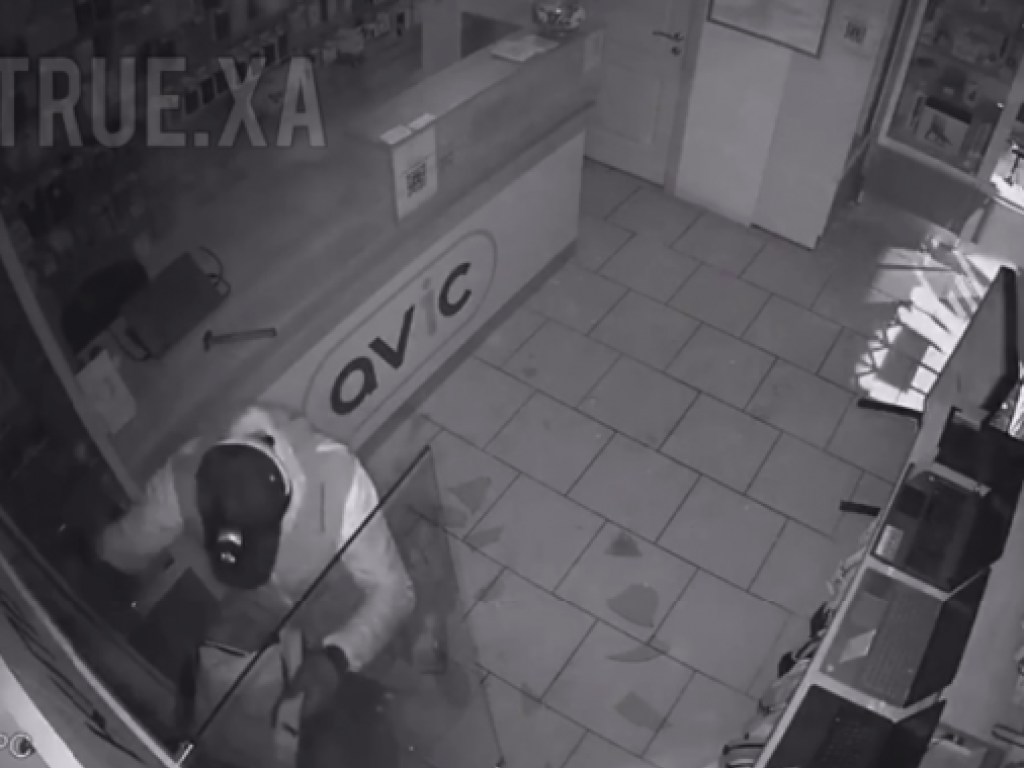 В Харькове ночью ограбили магазин электроники (ФОТО)