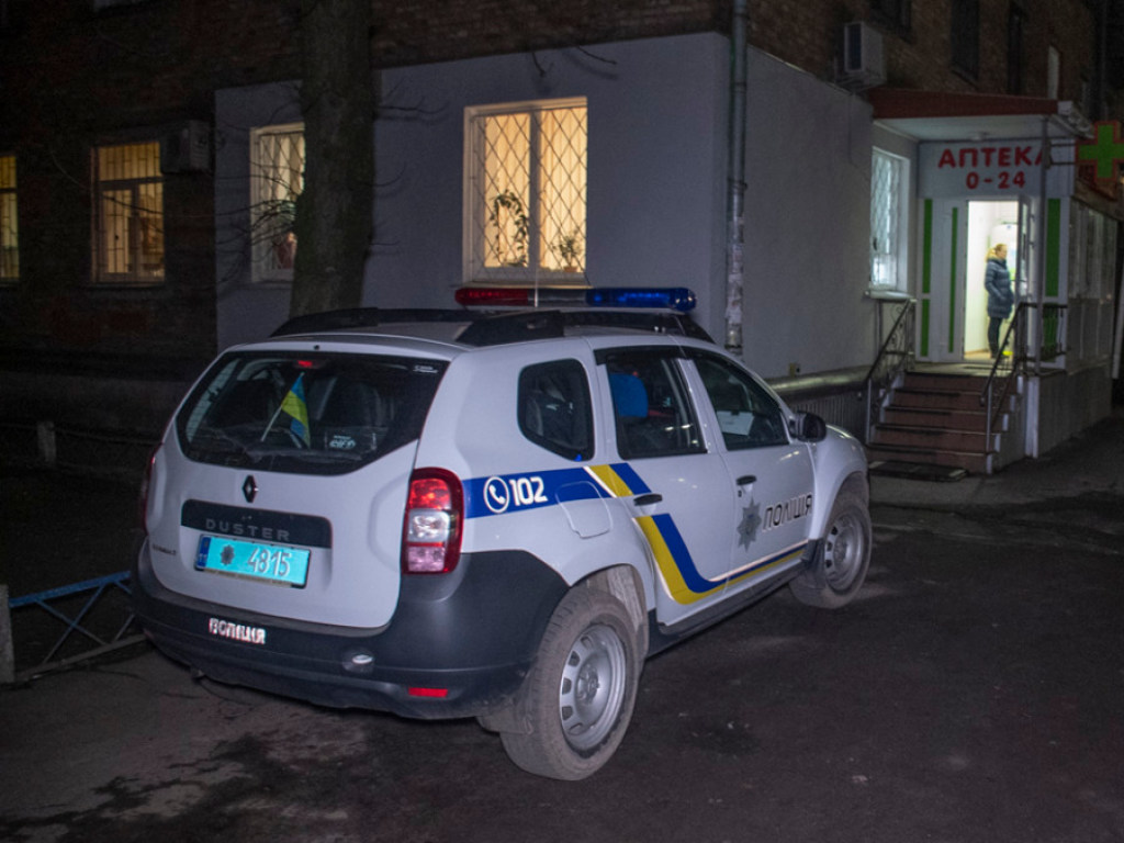 На Святошино в Киеве грабитель избил двух сотрудниц аптеки (ФОТО)