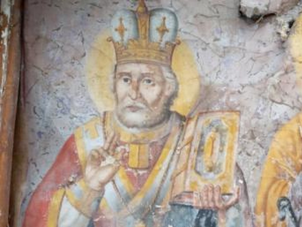 На Тернопольщине во время ремонта храма нашли старинные иконы