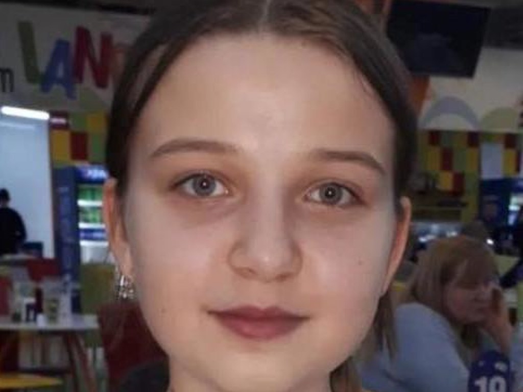 Не выходит на связь с родными: на Оболони в Киеве ищут 14-летнюю девочку (ФОТО)
