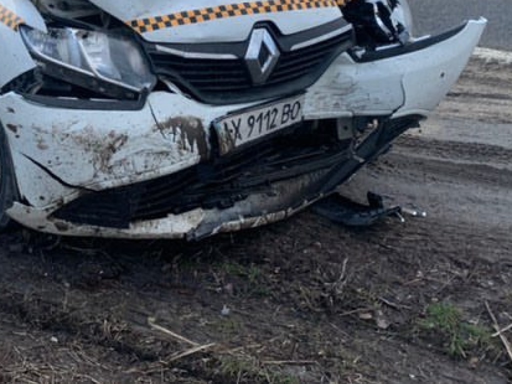 В Харькове пьяный водитель на Opel вышел на «встречку» и врезался в такси (ФОТО)