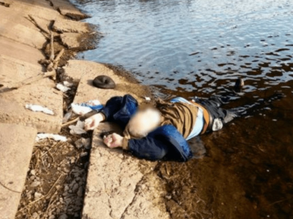 В Кривом Роге пенсионер свел счеты с жизнью, прыгнув с переправы в реку (ФОТО)