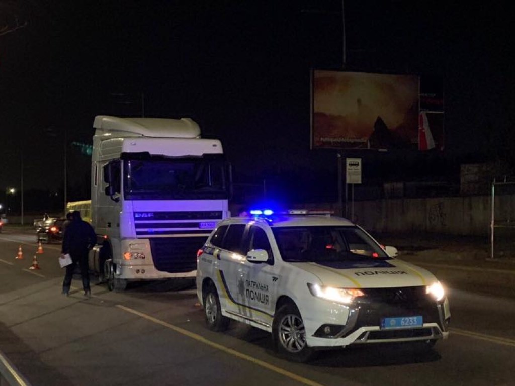 На Святошино в Киеве остановили фуру с водителем под «кайфом» (ФОТО)