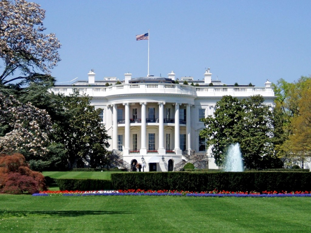 Немногие президенты бывают в Белом доме &#8212; эксперт